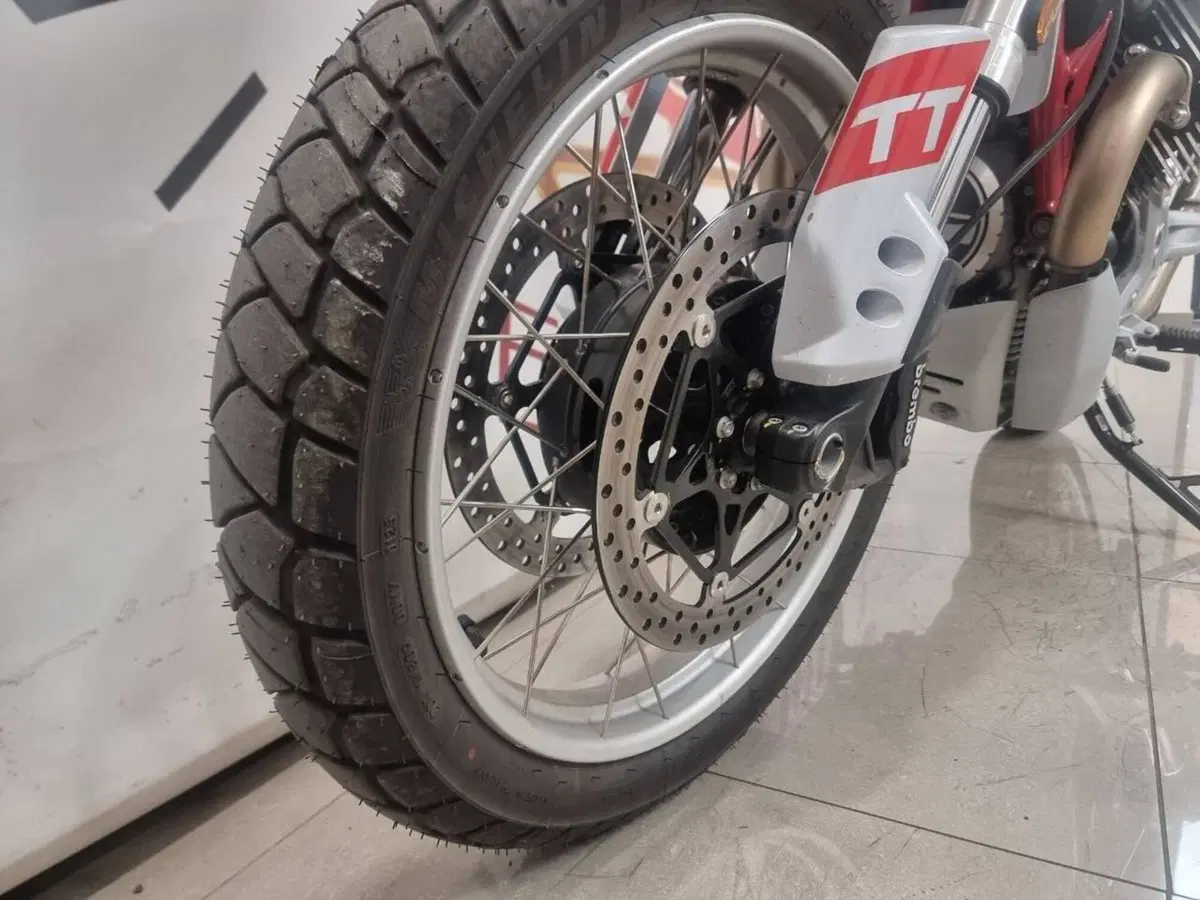 Moto Guzzi V85 TT (2024 - 26) (9)