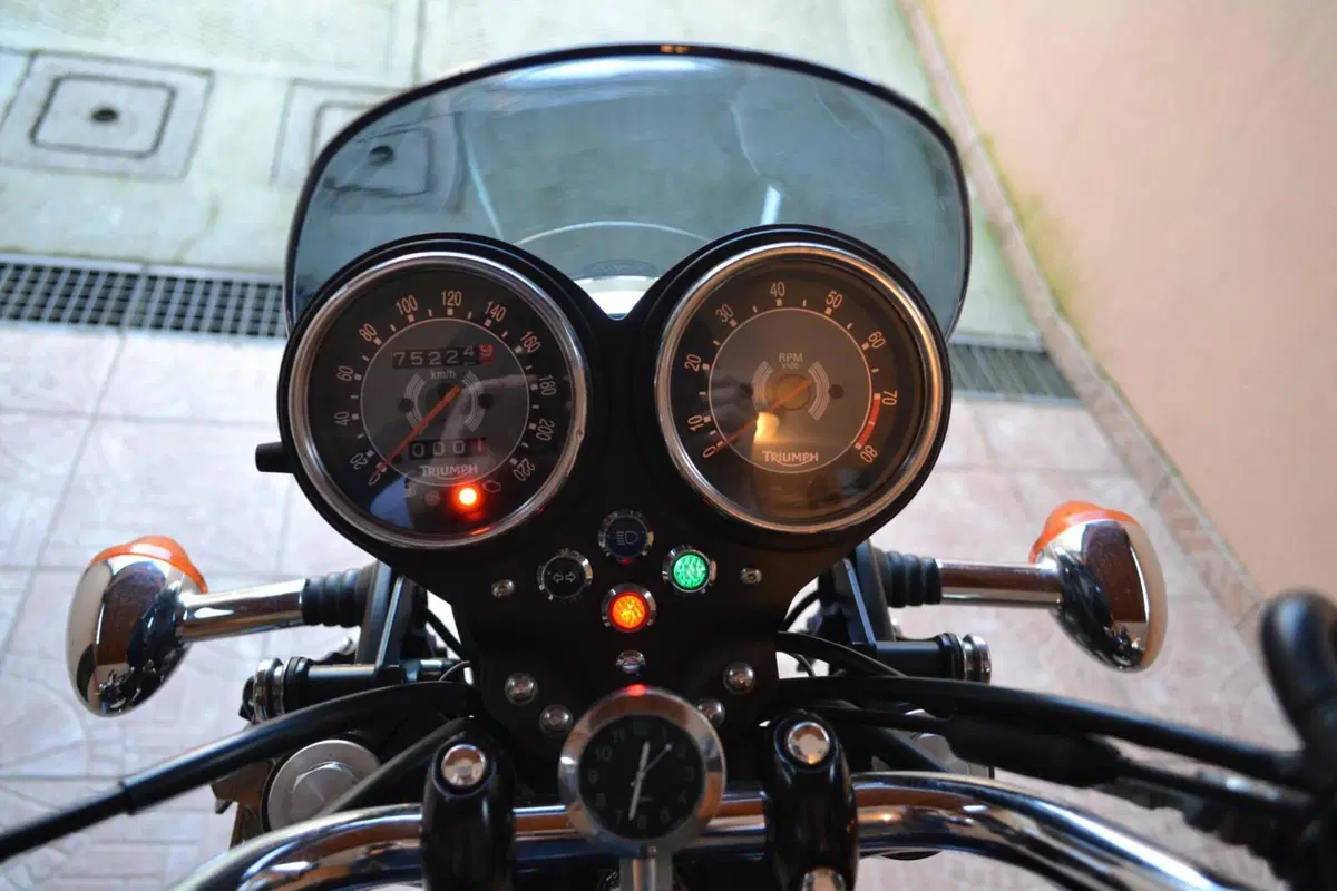 Triumph Bonneville SE (2009 - 13) (6)