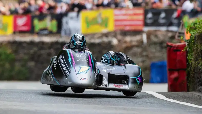 Quale sar&agrave; il futuro dei sidecar al Tourist Trophy? 