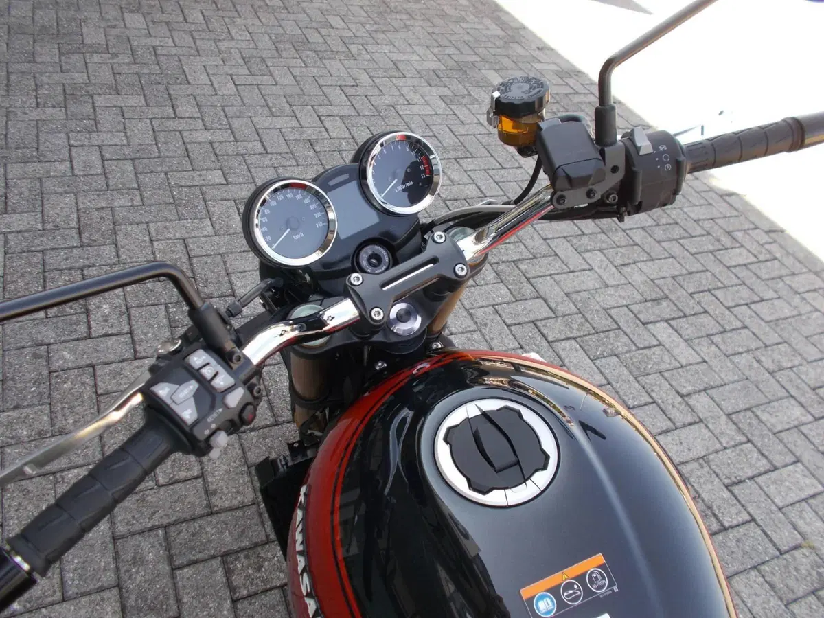 Kawasaki Z 900 RS SE (2026) (4)