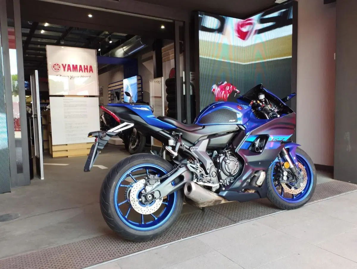 Yamaha YZF R7 (2021 - 25) (2)