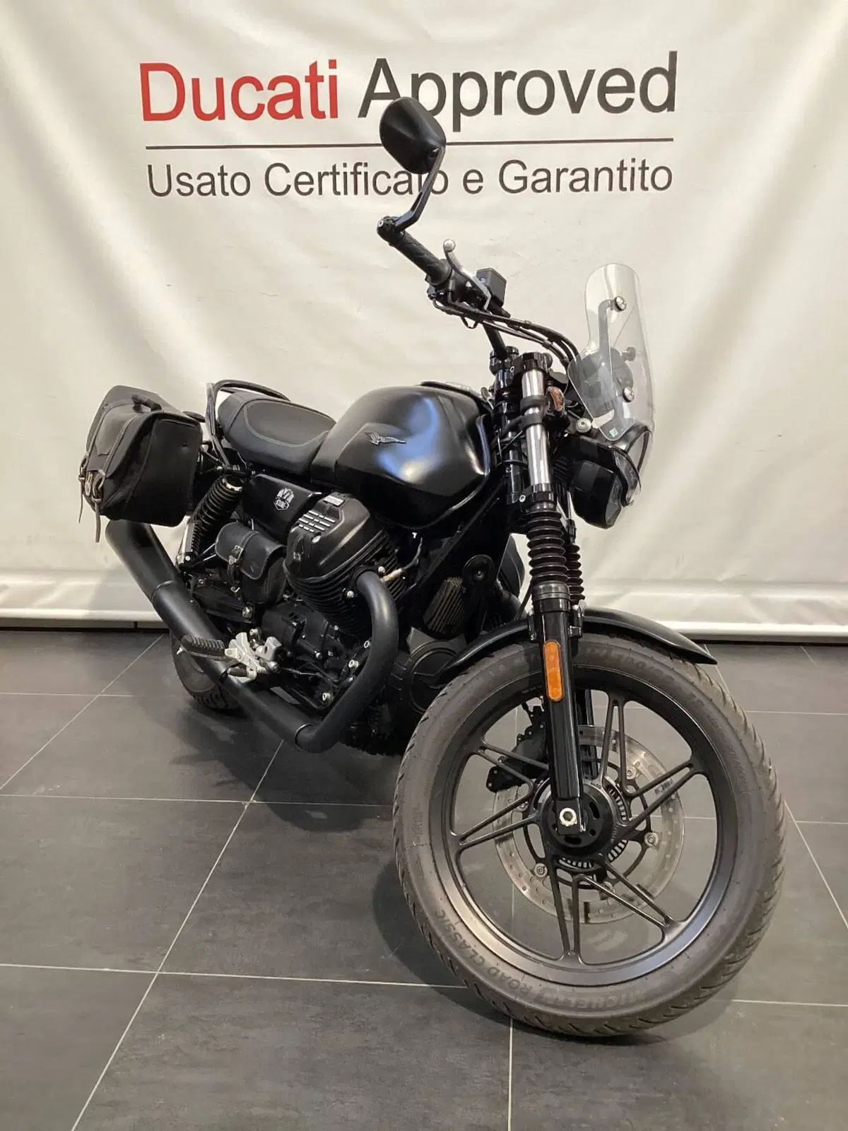 Moto Guzzi V7 Stone (2021 - 24) (2)