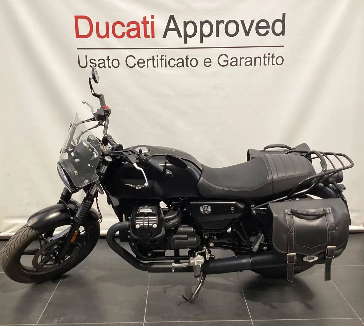 Moto Guzzi V7 Stone (2021 - 24) (3)