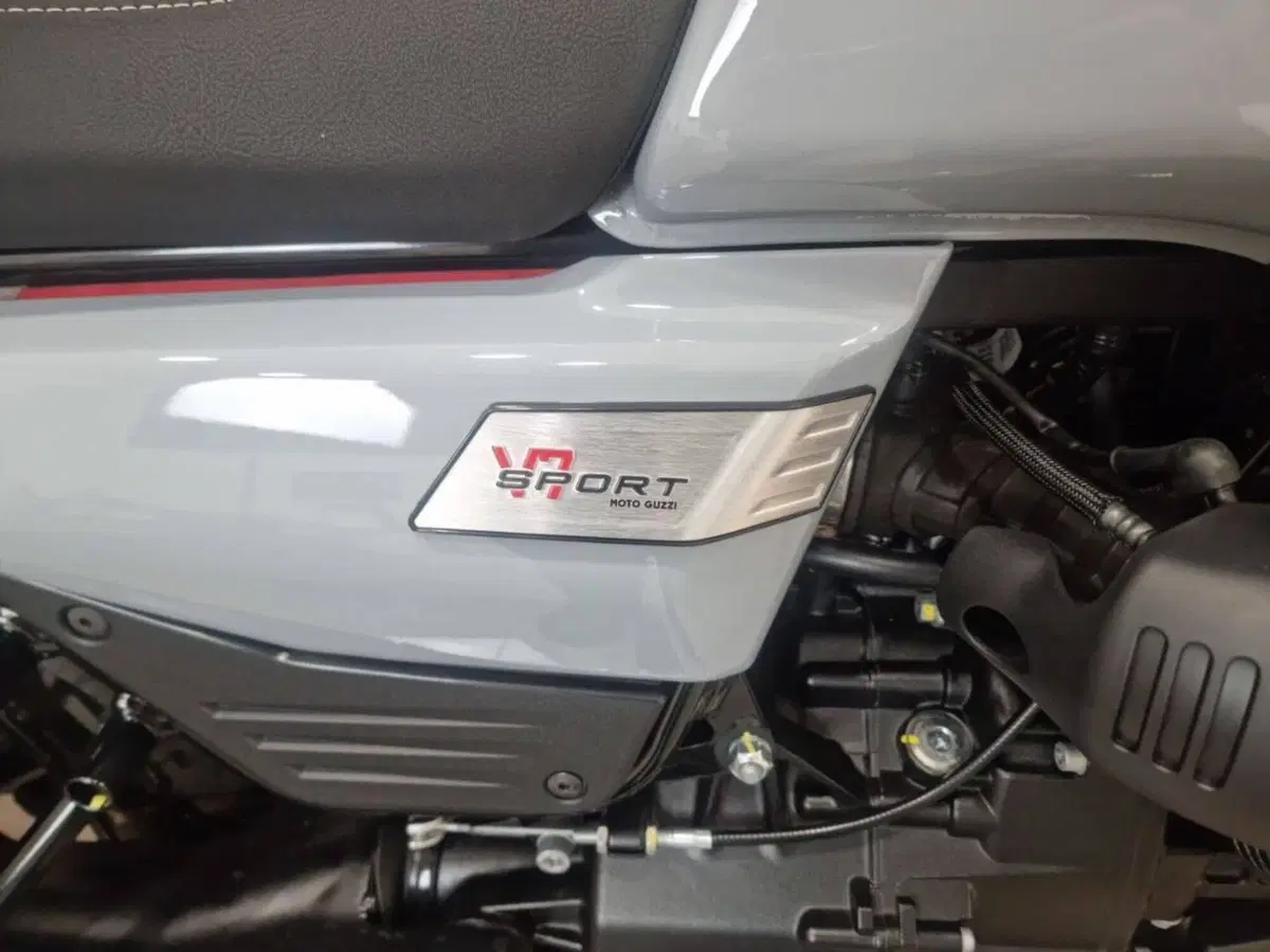 Moto Guzzi V7 Sport (2025 - 26) (4)