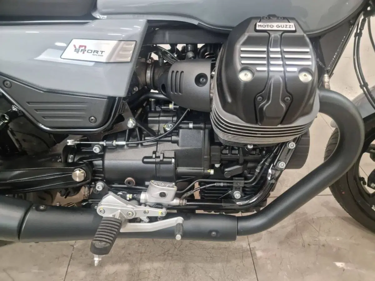 Moto Guzzi V7 Sport (2025 - 26) (5)