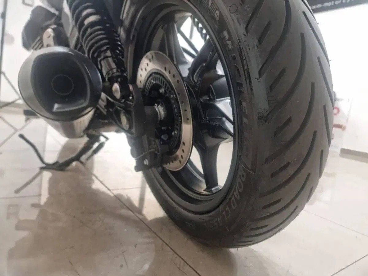 Moto Guzzi V7 Sport (2025 - 26) (6)