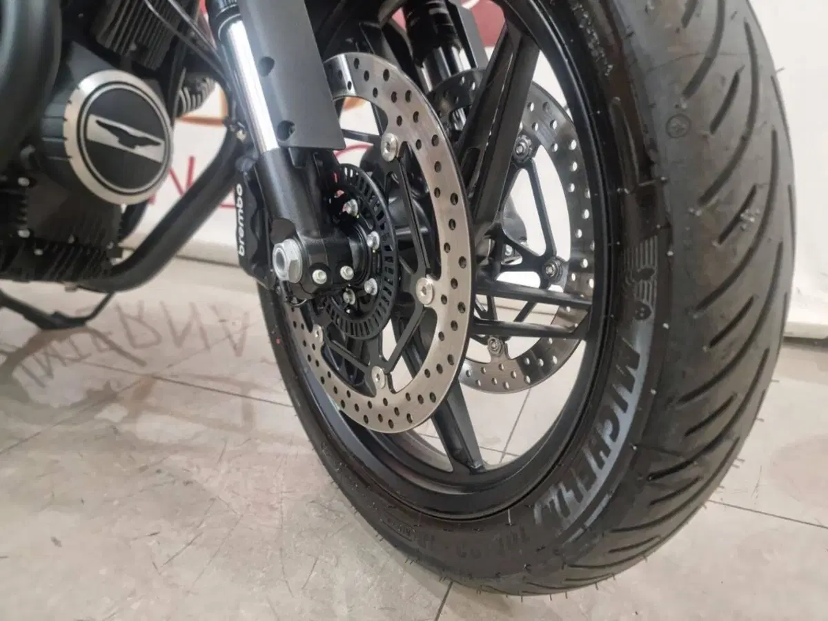 Moto Guzzi V7 Sport (2025 - 26) (7)