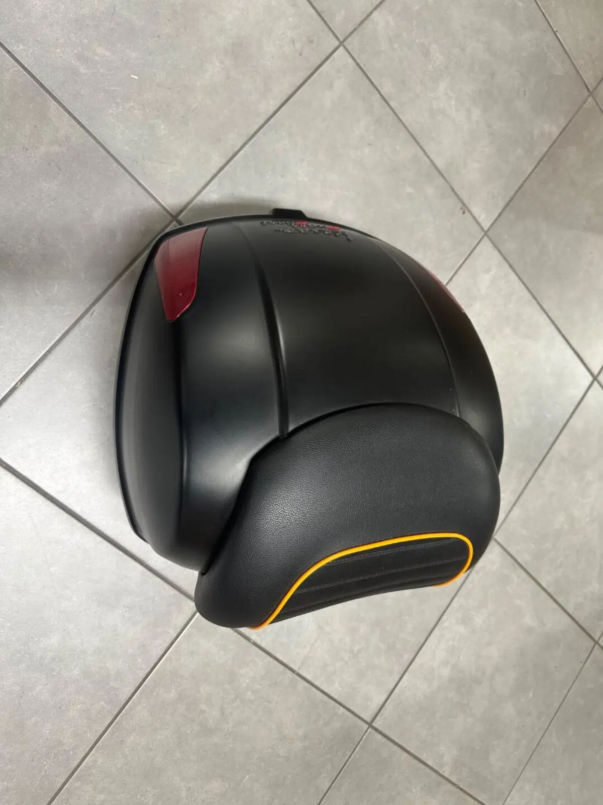 Bauletto Vespa GTS 300 originale (3)