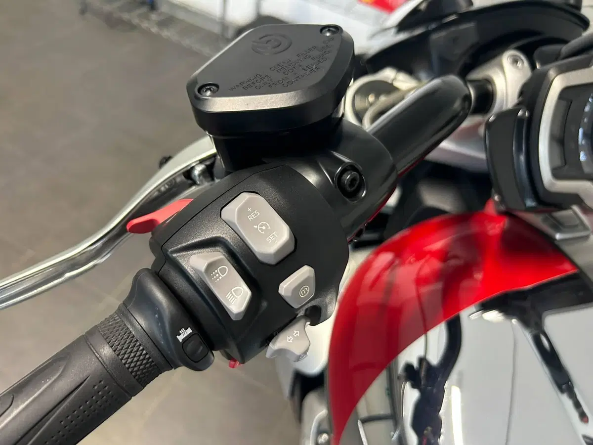 Triumph Rocket 3 GT (2021 - 24) (8)