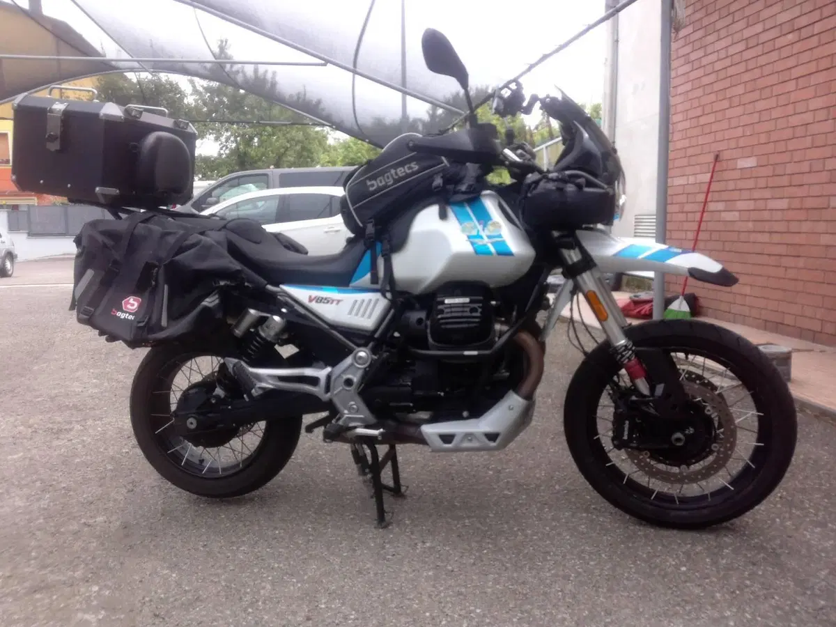 Moto Guzzi V85 TT (2021 - 23) (5)