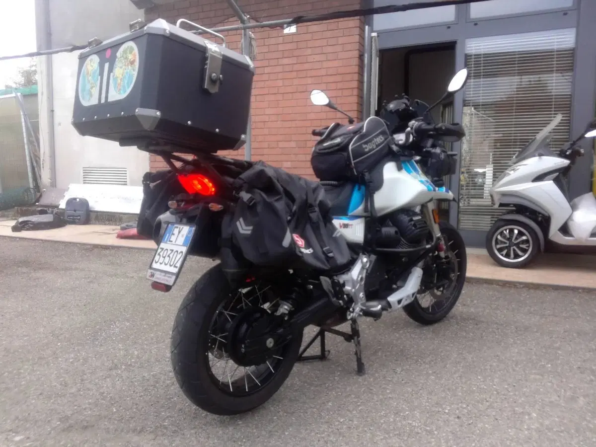 Moto Guzzi V85 TT (2021 - 23) (6)