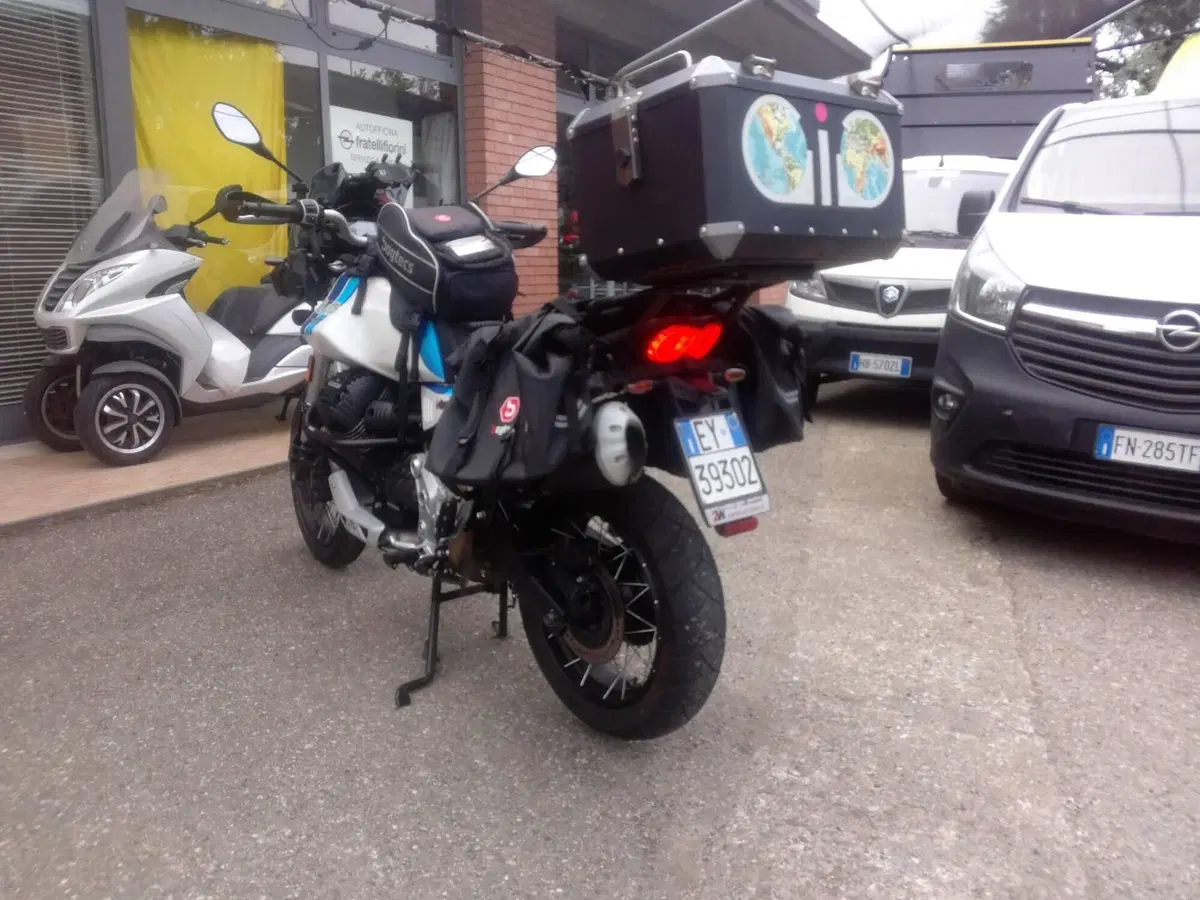 Moto Guzzi V85 TT (2021 - 23) (8)