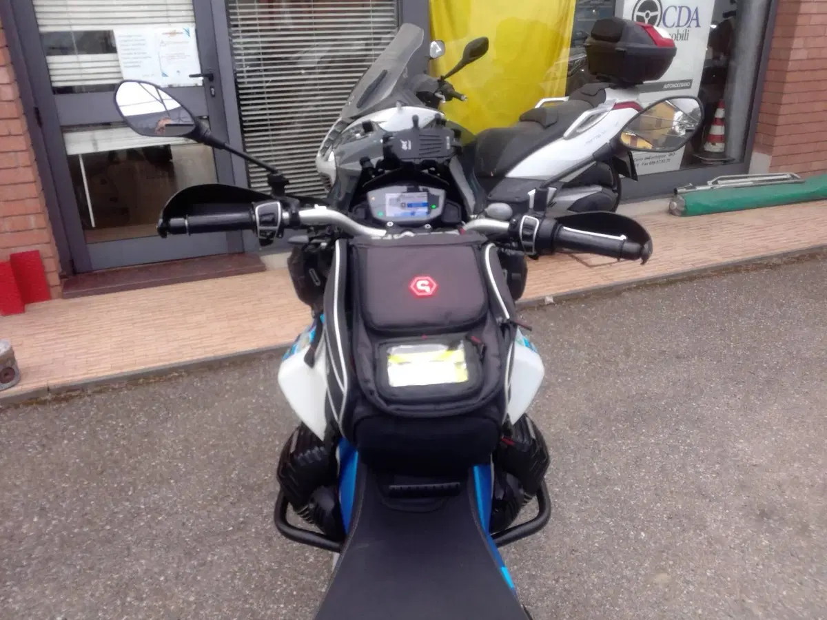 Moto Guzzi V85 TT (2021 - 23) (13)