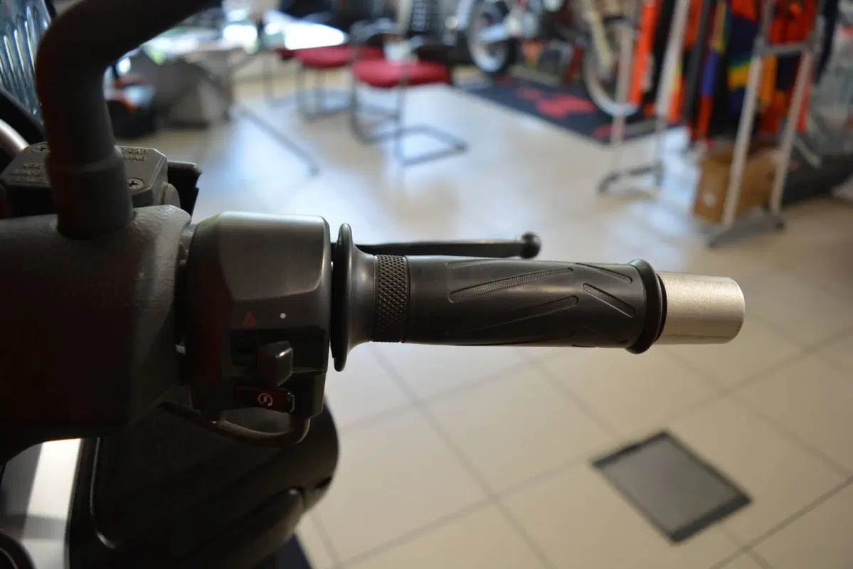 Yamaha X-Max 250 (2014 - 16) (10)