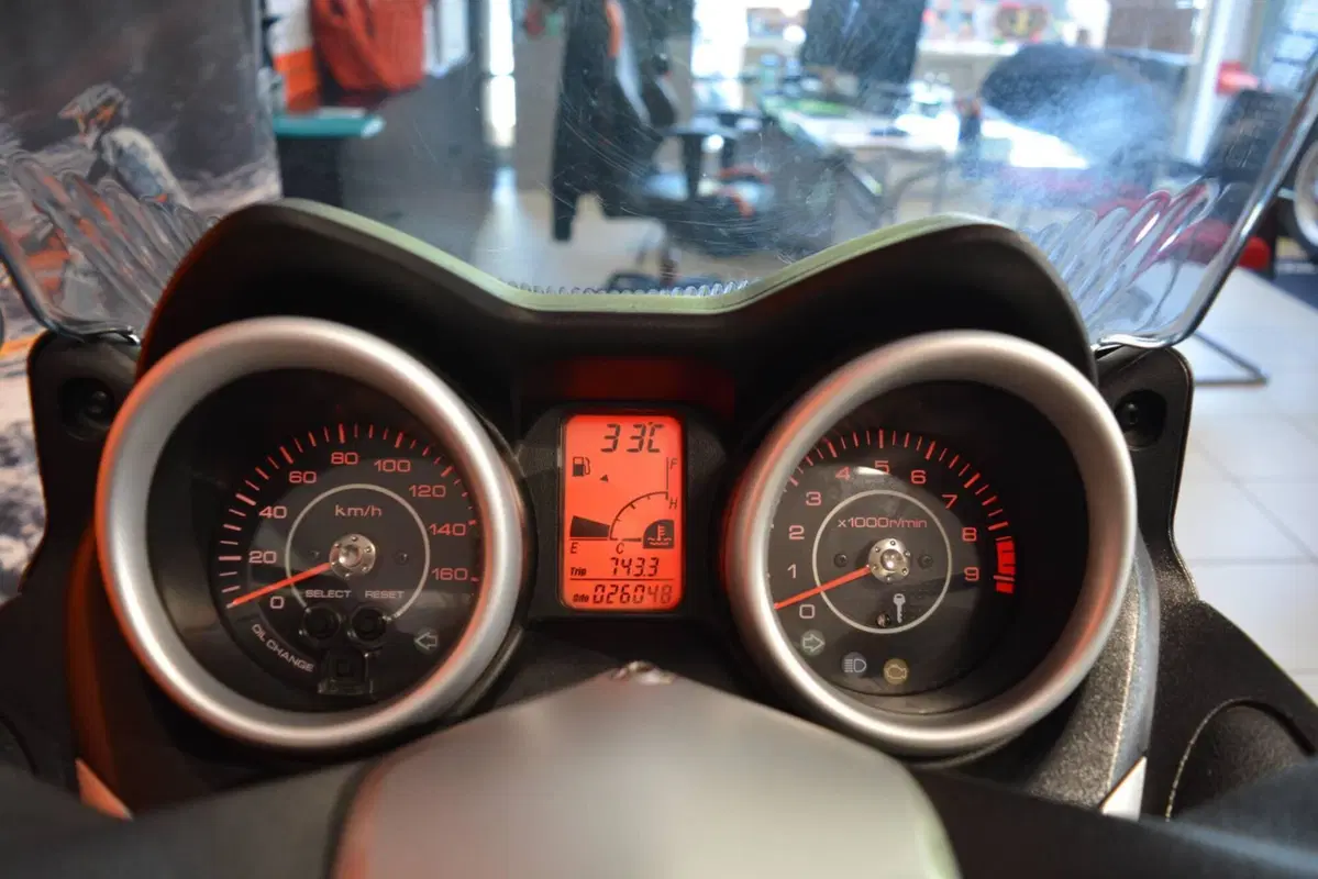 Yamaha X-Max 250 (2014 - 16) (17)