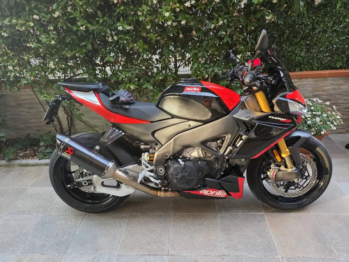 Aprilia Tuono V4 Factory SE-09 SBK (2024)
