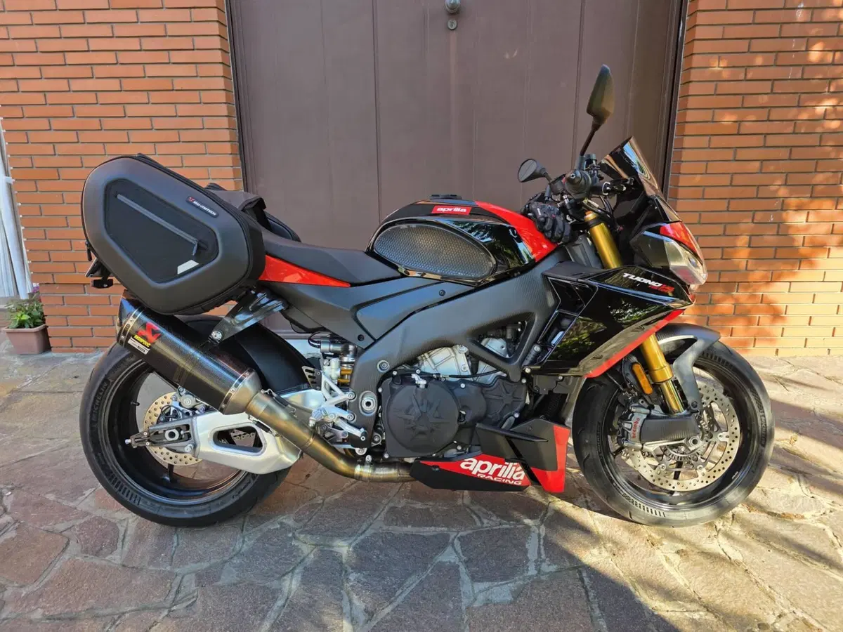 Aprilia Tuono V4 Factory SE-09 SBK (2024) (2)