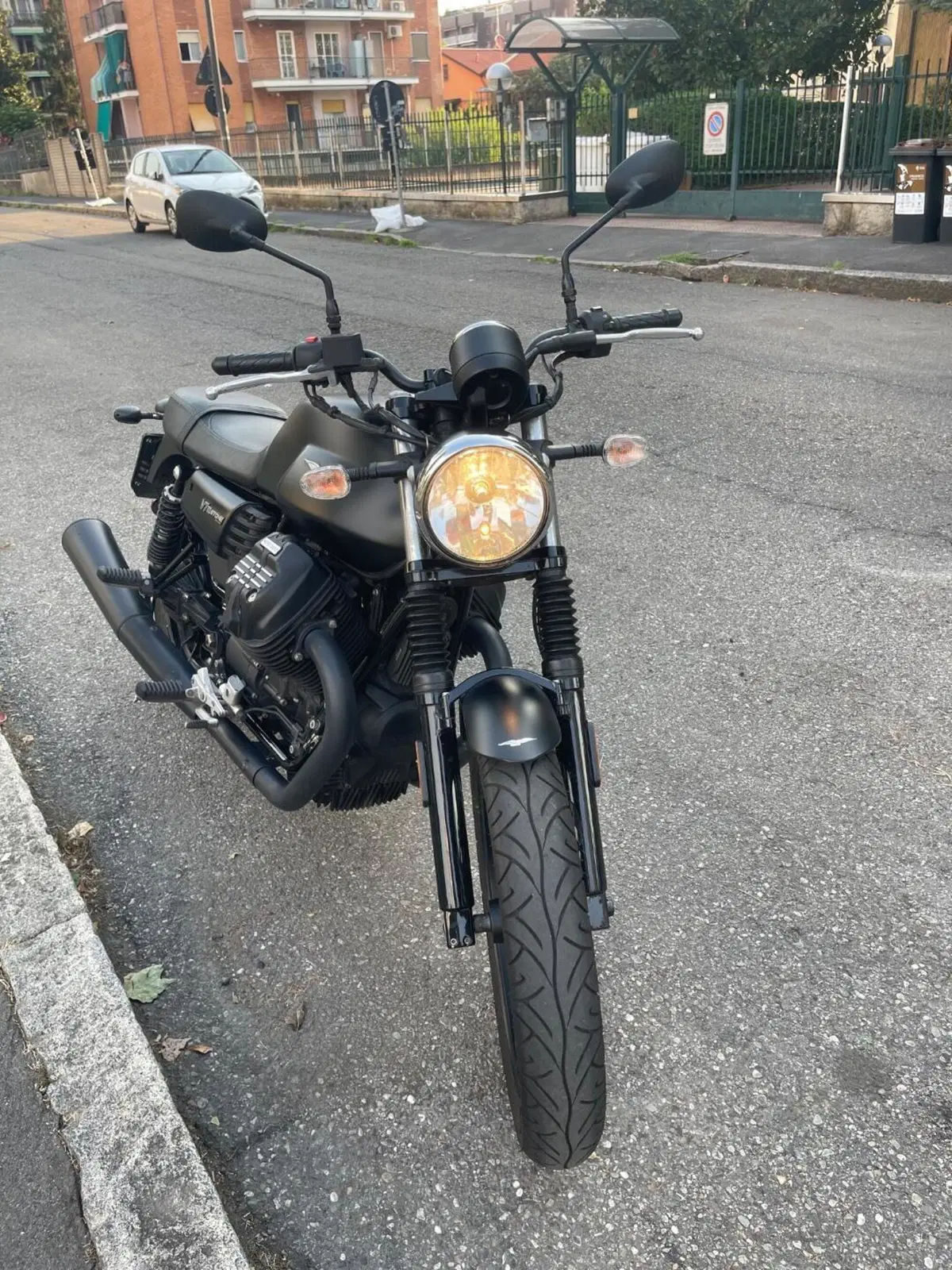 Moto Guzzi V7 III Stone (2017 - 20) (4)