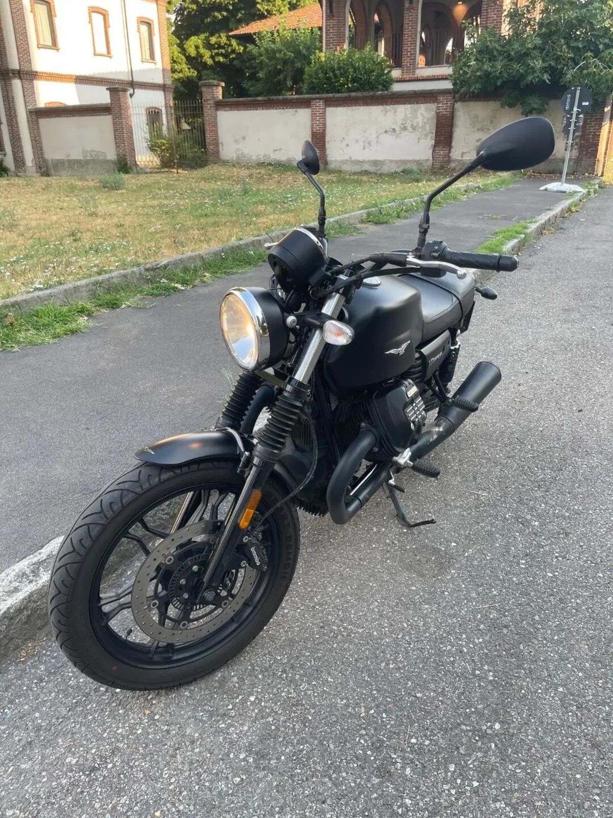 Moto Guzzi V7 III Stone (2017 - 20) (5)