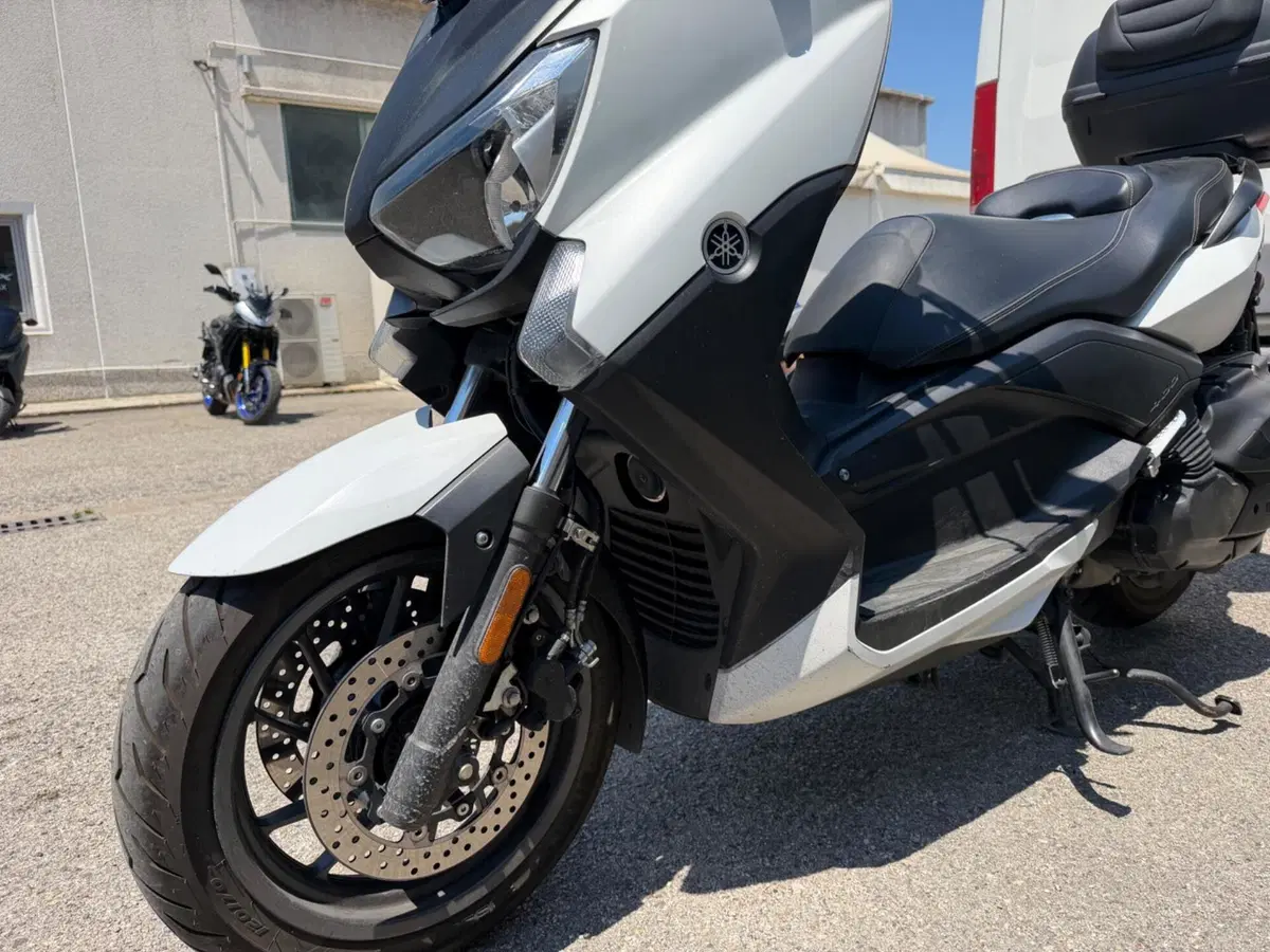 Yamaha X-Max 400 ABS (2013 - 16) (4)