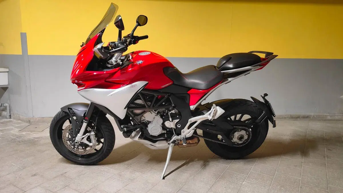 MV Agusta Turismo Veloce 800 (2014 - 16) (2)