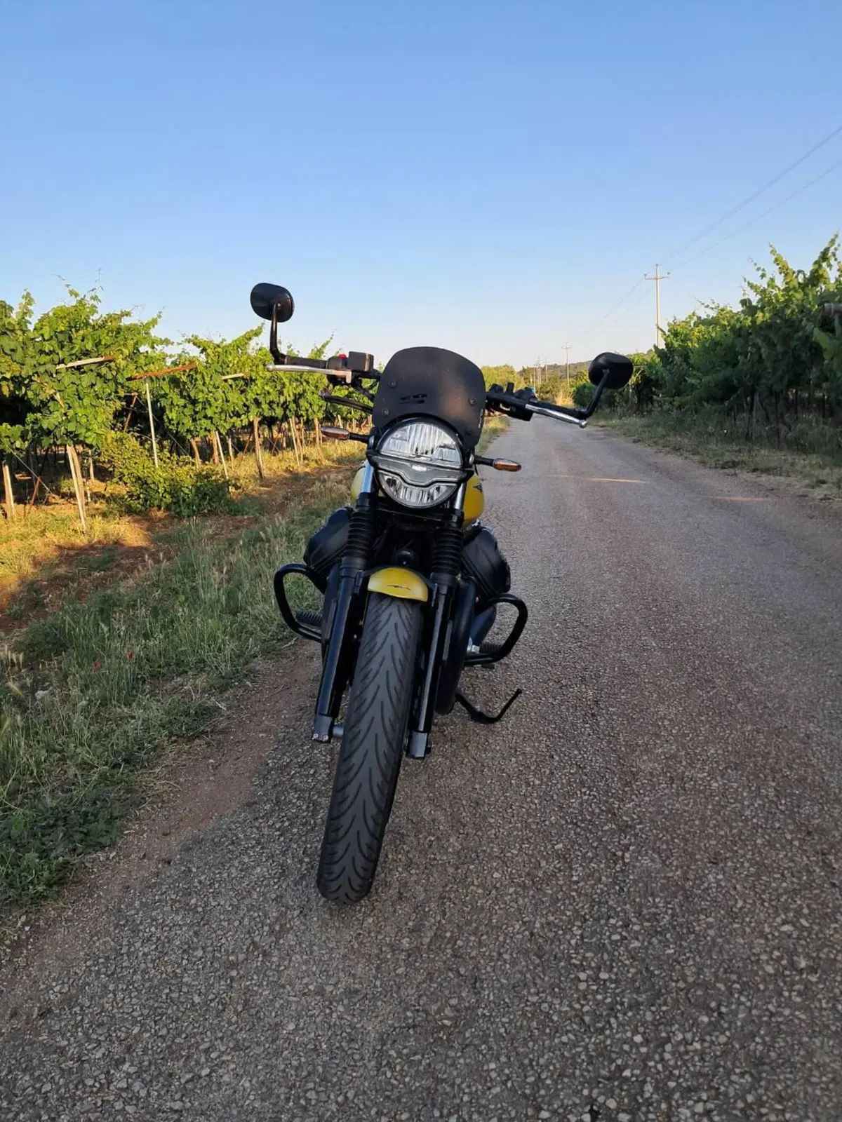 Moto Guzzi V7 Stone (2021 - 24) (2)