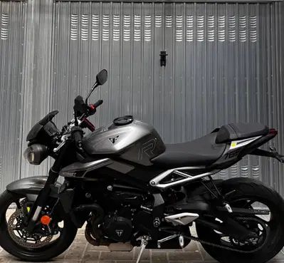 Triumph Street Triple 765 R (2023 - 26) usata