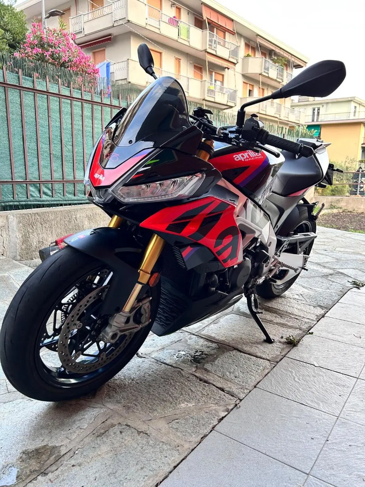 Aprilia Tuono V4 Factory (2021 - 24) (3)