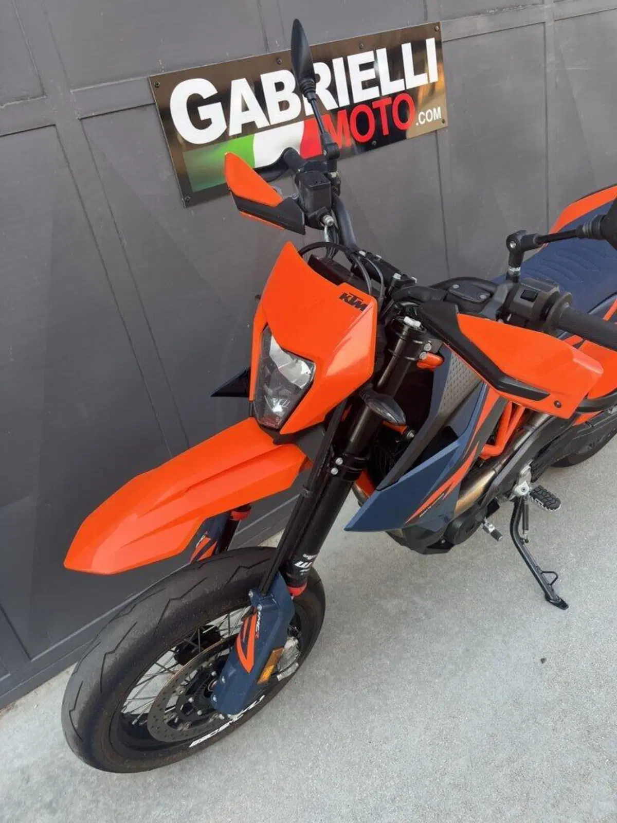 KTM 690 SMC R (2026) (2)