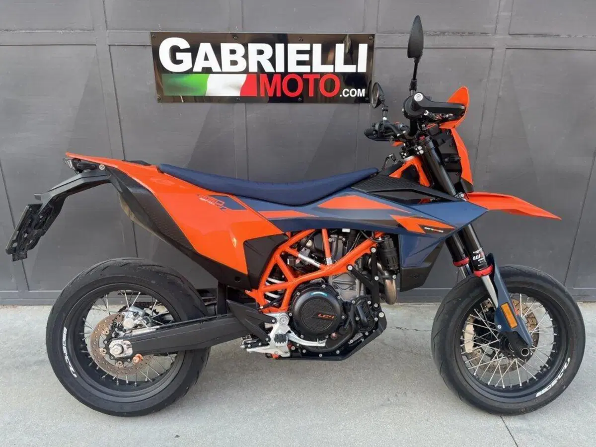 KTM 690 SMC R (2026) (3)