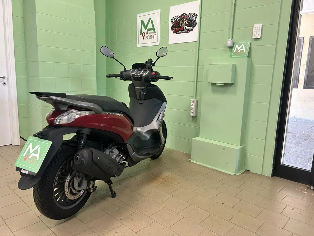 Piaggio Beverly 300 i.e. ABS-ASR (2016 - 20) (7)