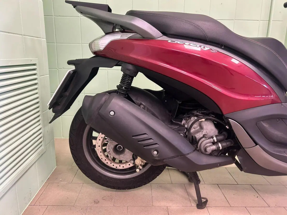 Piaggio Beverly 300 i.e. ABS-ASR (2016 - 20) (11)