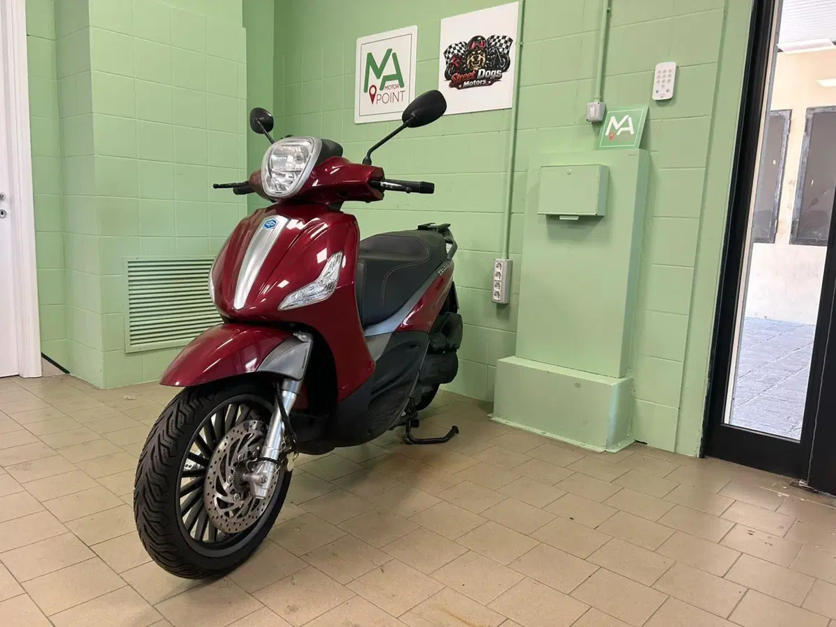 Piaggio Beverly 300 i.e. ABS-ASR (2016 - 20) (14)