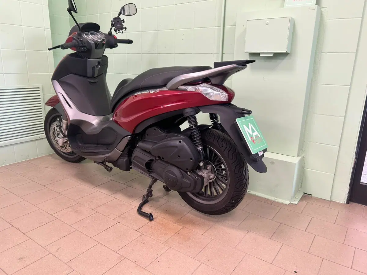 Piaggio Beverly 300 i.e. ABS-ASR (2016 - 20) (16)