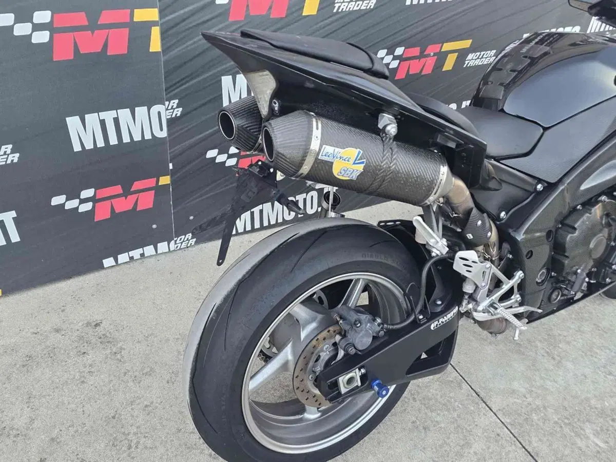 Yamaha YZF R1 (2009 - 11) (14)
