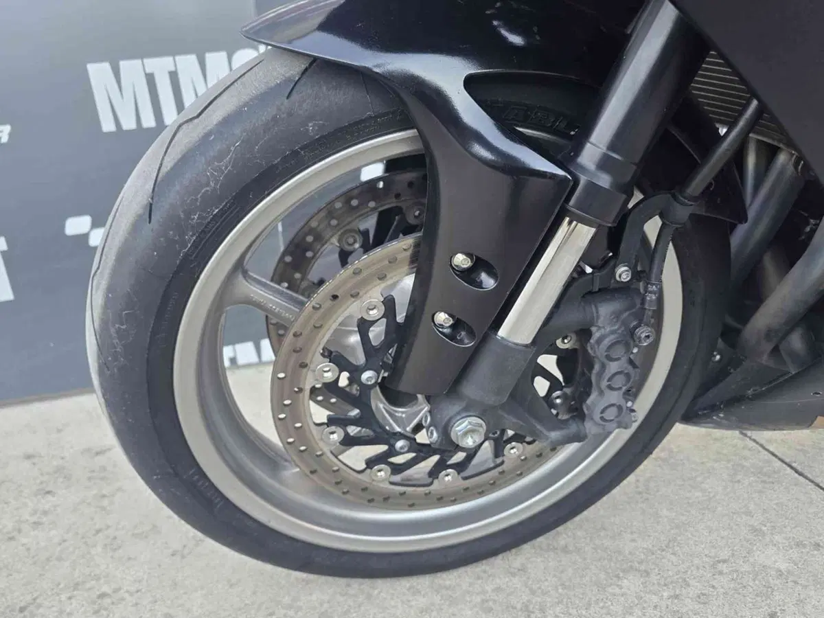 Yamaha YZF R1 (2009 - 11) (3)
