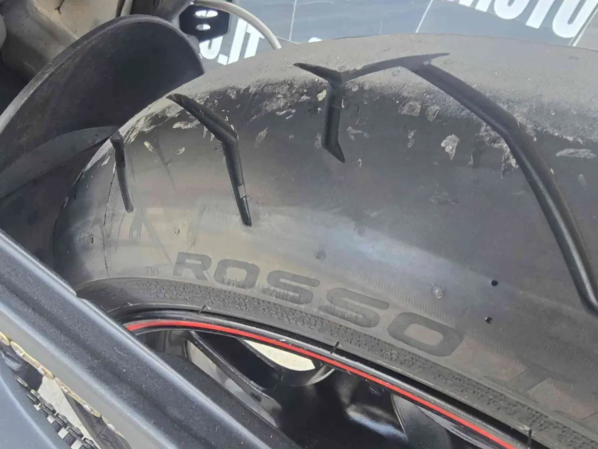Yamaha YZF R1 (2012 - 14) (13)