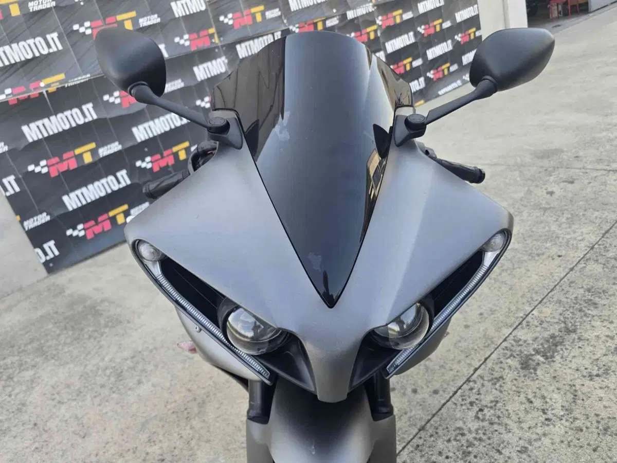 Yamaha YZF R1 (2012 - 14) (9)
