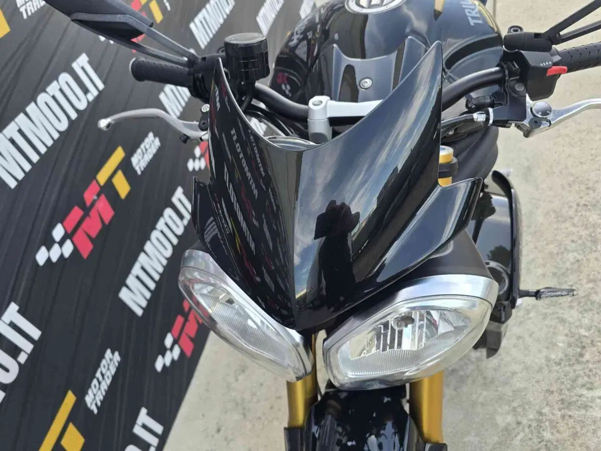 Triumph Speed Triple 1050 R ABS (2011 - 15) (11)