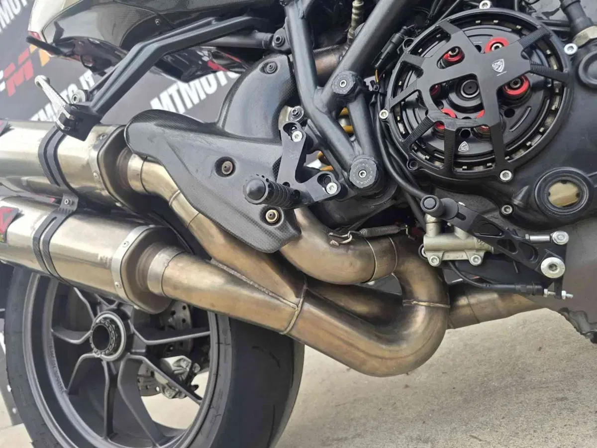 Ducati Streetfighter (2009 - 12) (32)