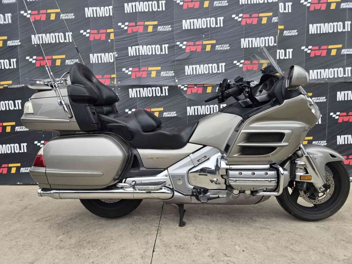 Honda GL 1800 Gold Wing (2000 - 05)