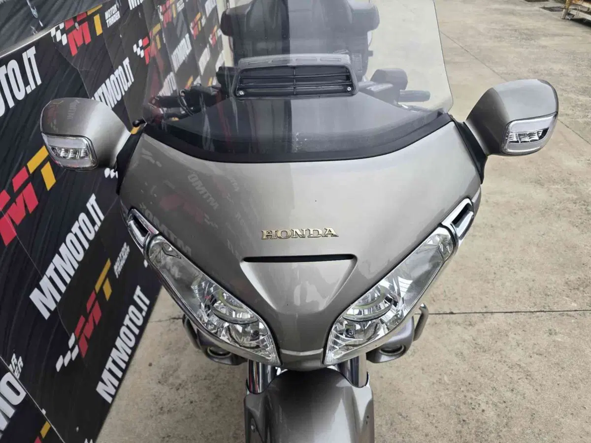 Honda GL 1800 Gold Wing (2000 - 05) (25)