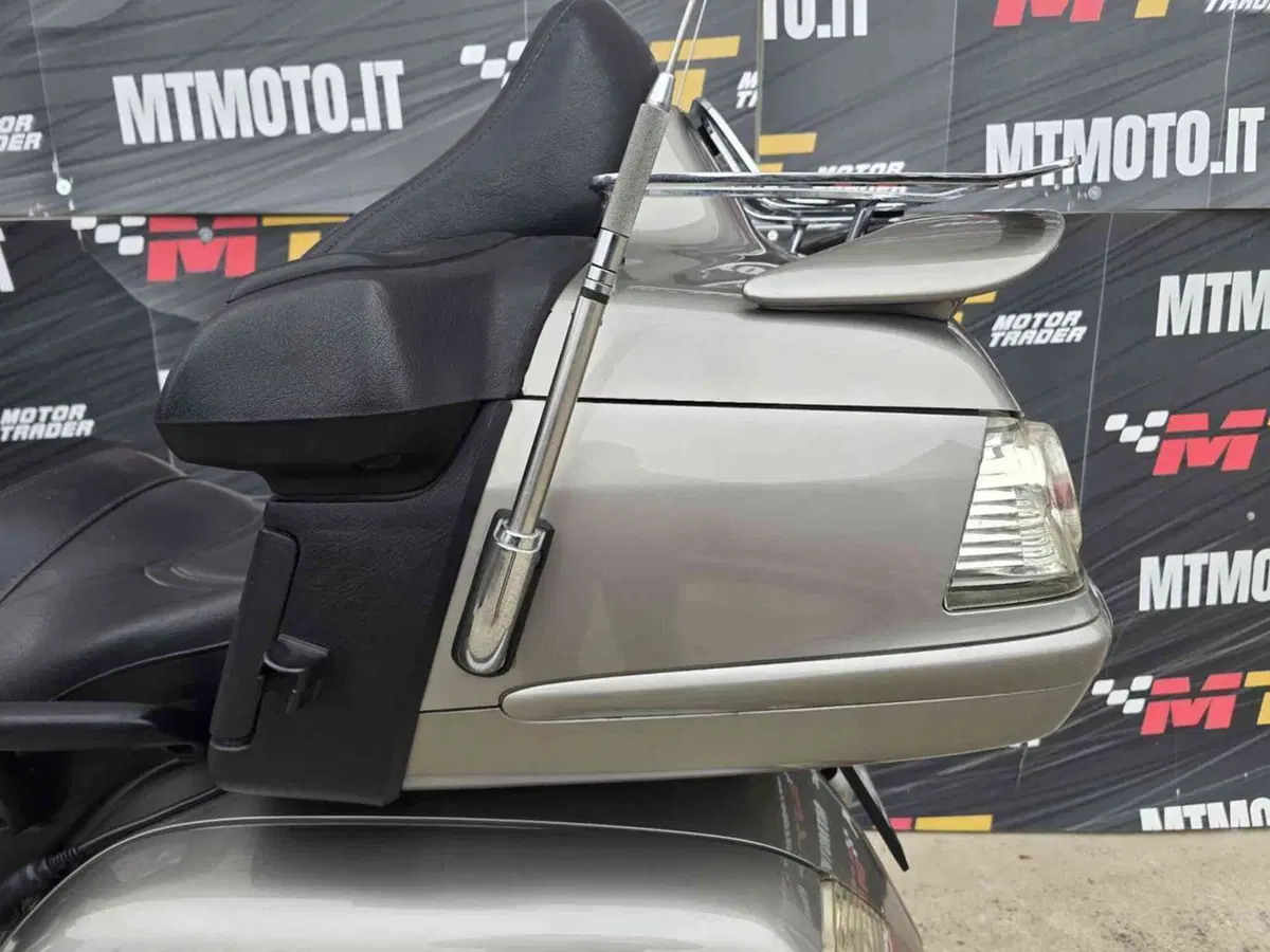 Honda GL 1800 Gold Wing (2000 - 05) (12)