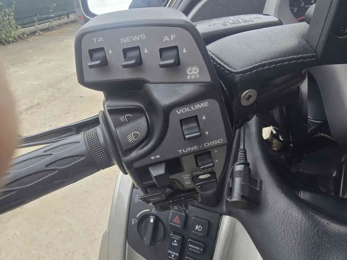 Honda GL 1800 Gold Wing (2000 - 05) (27)
