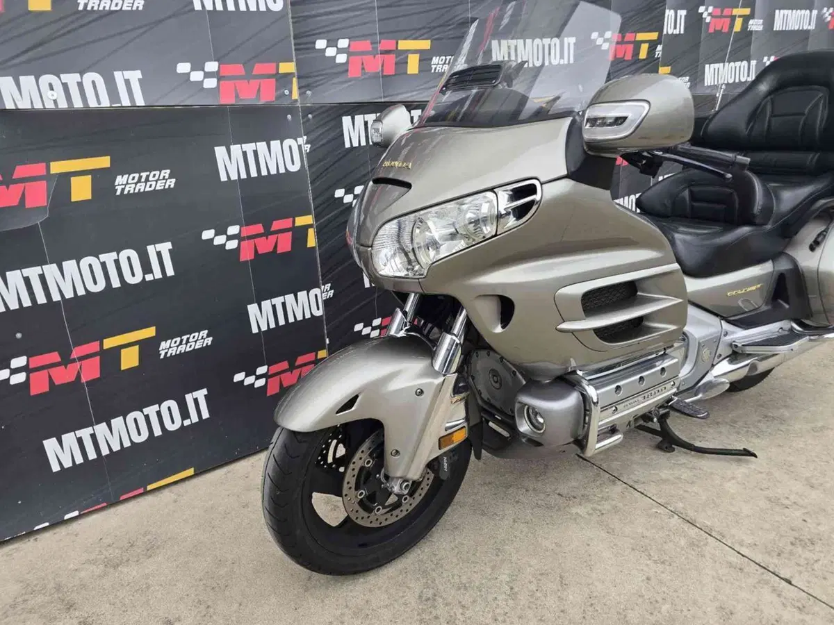 Honda GL 1800 Gold Wing (2000 - 05) (3)