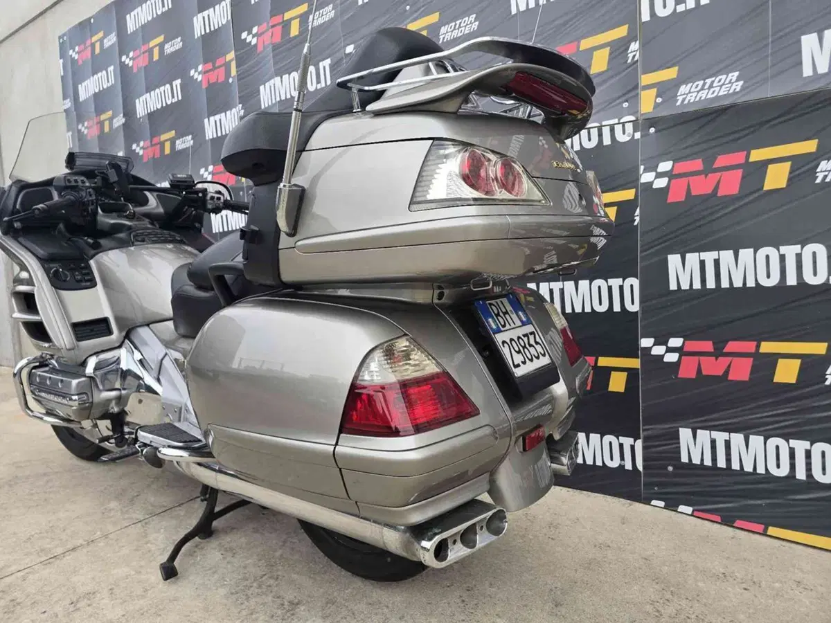Honda GL 1800 Gold Wing (2000 - 05) (4)