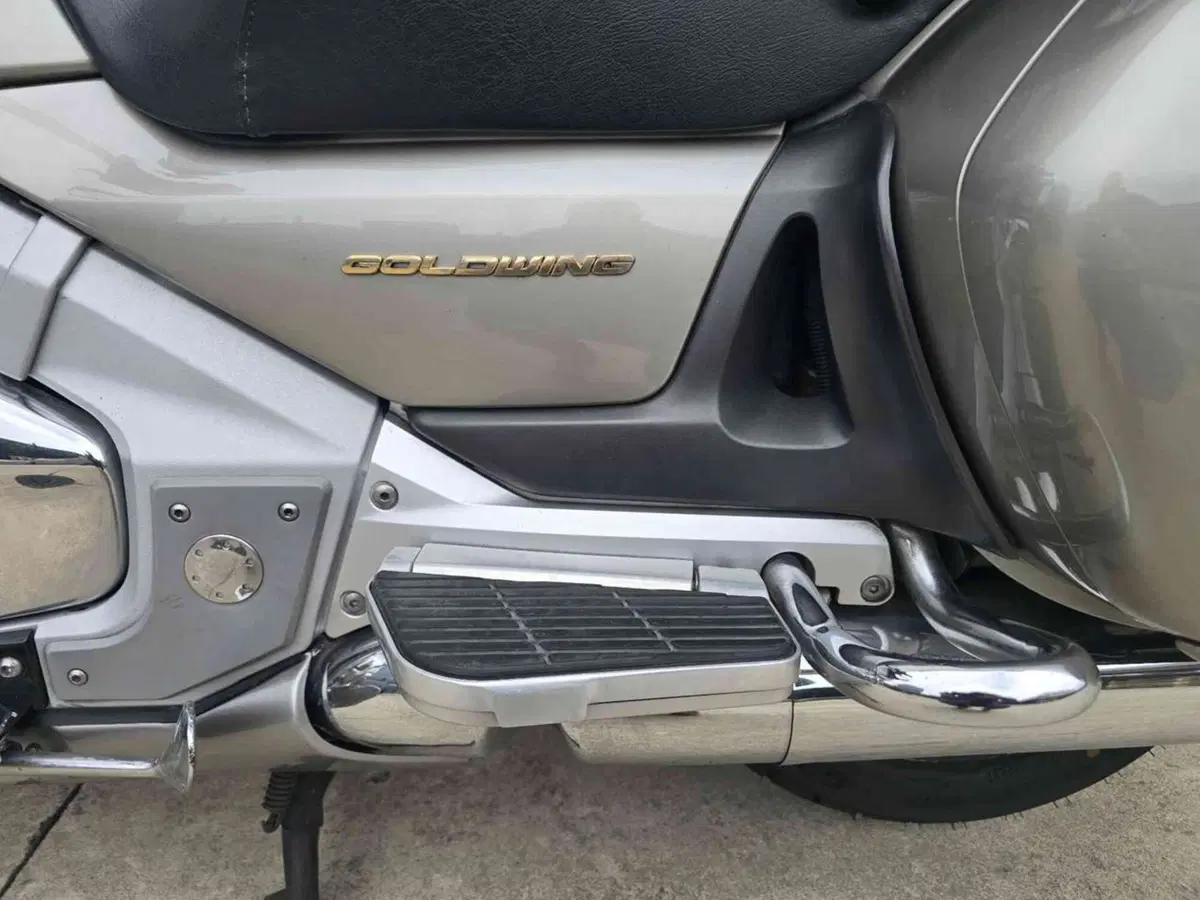 Honda GL 1800 Gold Wing (2000 - 05) (16)
