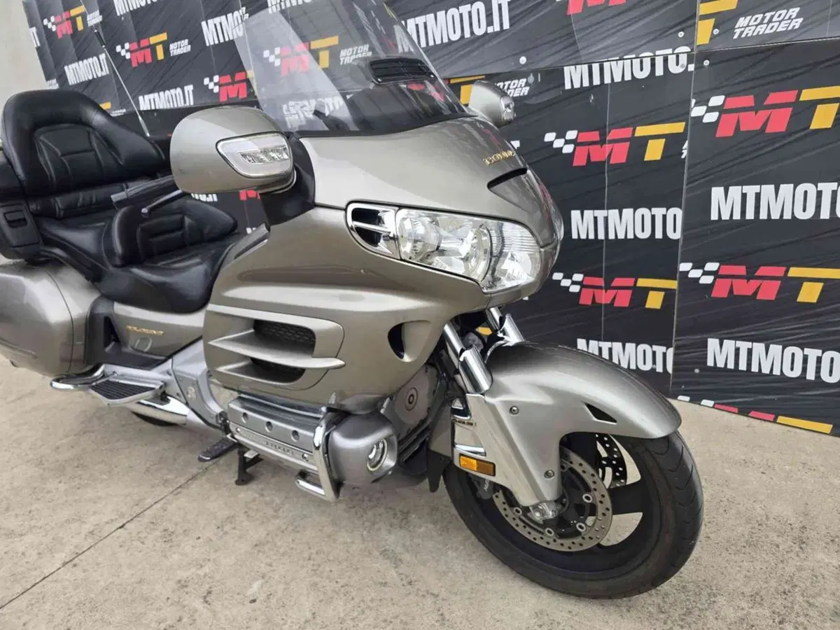 Honda GL 1800 Gold Wing (2000 - 05) (5)