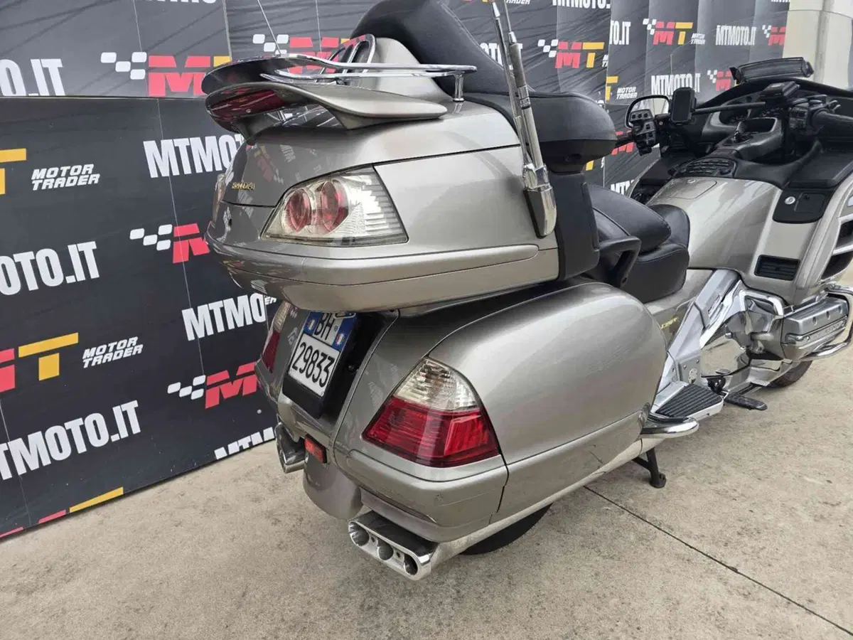 Honda GL 1800 Gold Wing (2000 - 05) (6)