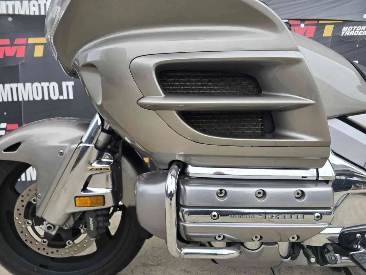 Honda GL 1800 Gold Wing (2000 - 05) (7)